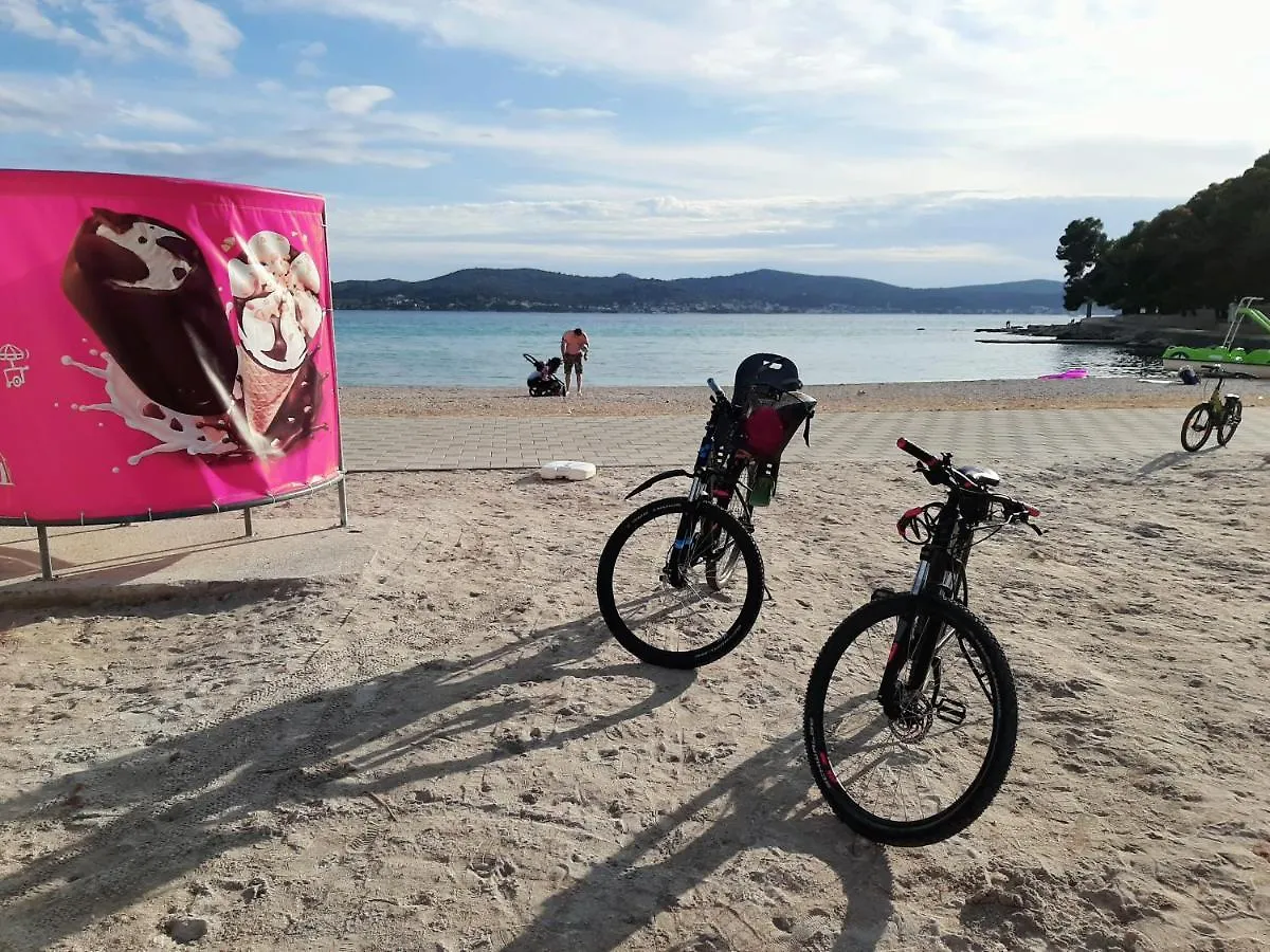 Blue Wave Mobile Home Biograd Na Moru 4*,  Croacia